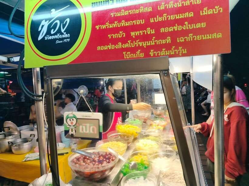 Chiang Mai: Tuk-Tuk Evening Tour with Temples & Street Foods - Chang Phuak Gate night market: where the snack energy starts