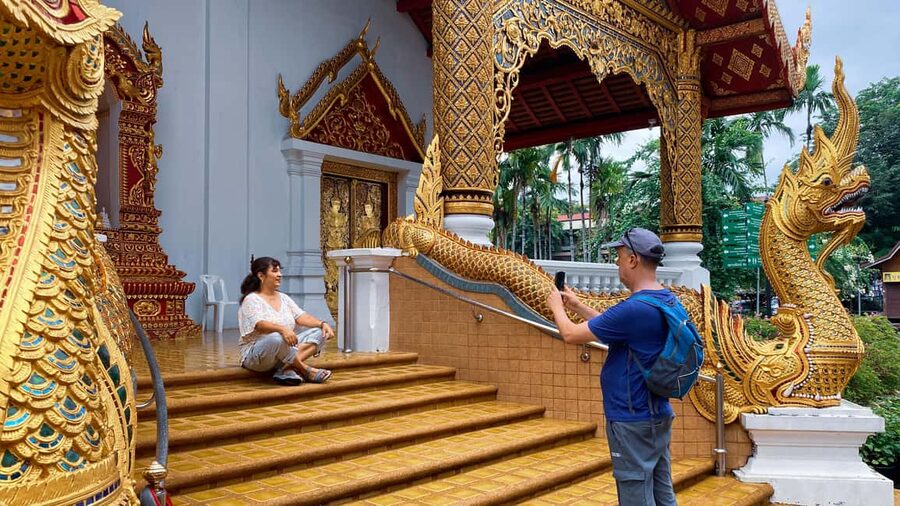 Chiang Mai Twilight Tour: Illuminated Old City Landmarks - How the guide turns temples from confusing to meaningful