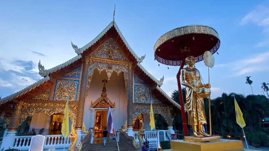 Chiang Mai Twilight Tour: Illuminated Old City Landmarks - Who this Chiang Mai twilight tour suits best