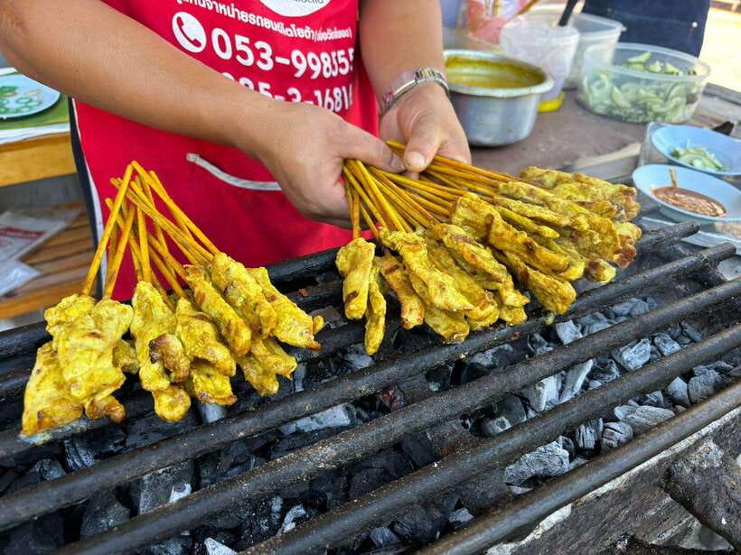 Chiang Mai: Walking Food Tour - Banana Leaf Sticky Rice and a Temple Detour That Feels Local