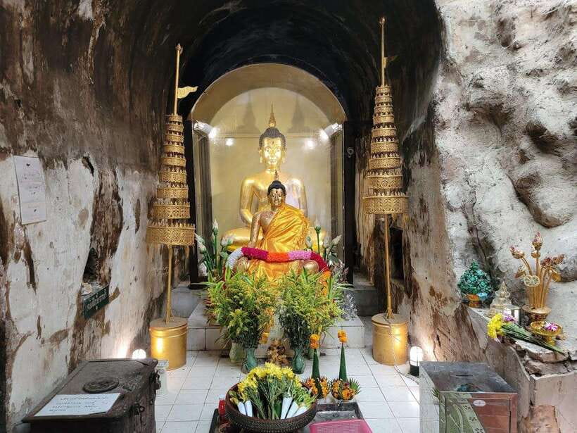 Chiang Mai:Wat Phra That Doi Suthep & Wat Umong Evening Tour - English guide, small group size, and the value of clear explanations