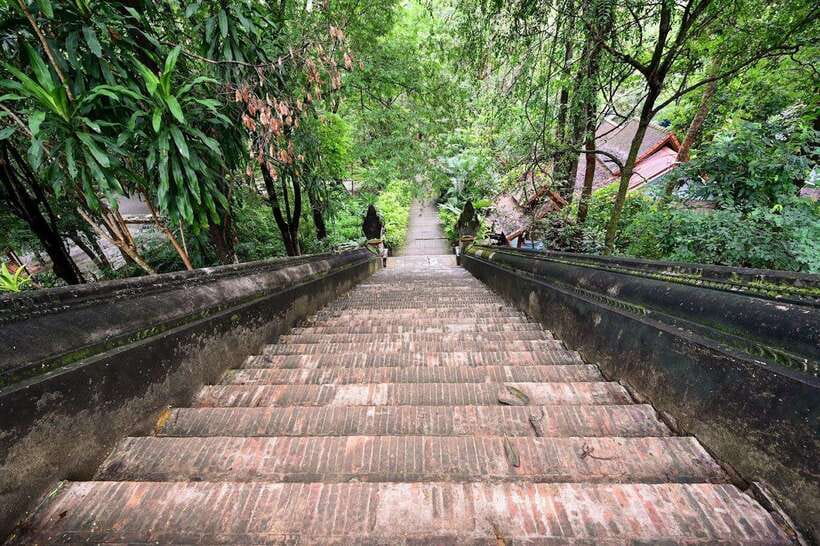 Chiang Mai:Wat Phra That Doi Suthep & Wat Umong Evening Tour - Pickup and drop-off in Chiang Mai, plus the one location warning