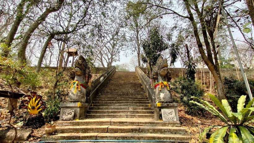 Chiang Mai:Wat Phra That Doi Suthep & Wat Umong Evening Tour - Dress code rules and what to pack for temple time