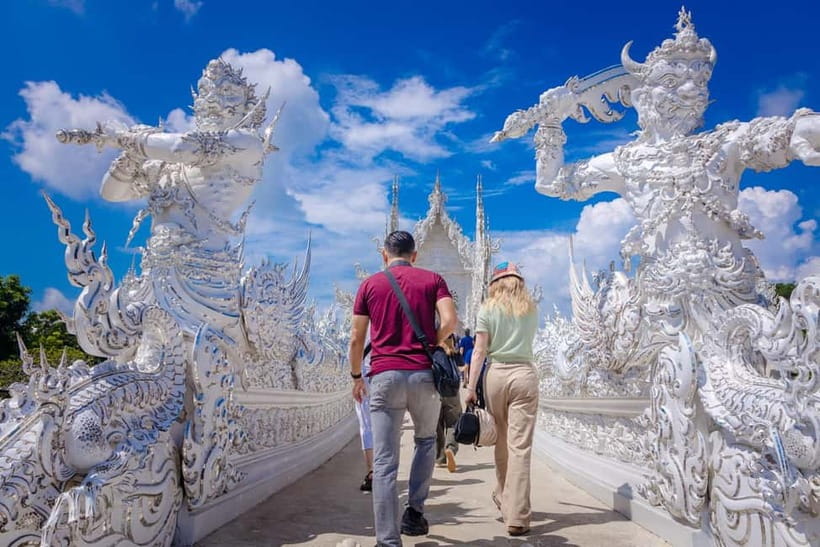 Chiang Mai: White, Red/Black & Blue Temples Tour with Lunch - How the guide affects the whole day