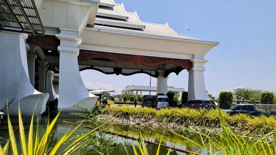 Chiang Rai:3D2N Transfer to Luang Prabang by Slow Boat - Pak Beng Overnight: Plan Your Hotel Budget and Your Pace