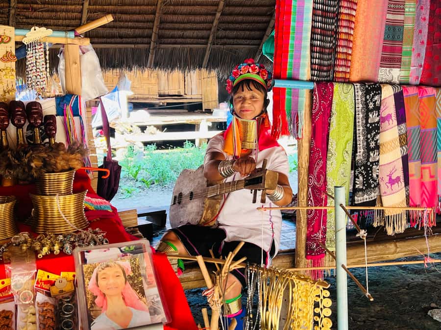 Chiang Rai: 7 Must-See Spots Tickets & Lunch Buffet - Baan Dam Black House Art Museum, Thai-Style Buildings Filled With Weird and Wonderful