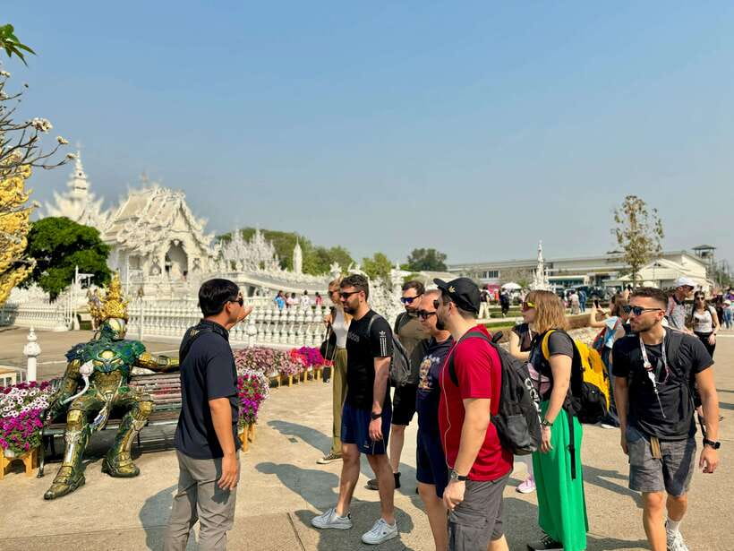 Chiang Rai: 7 Popular Highlights – FREE Lunch Buffet - How the day runs, from 8:00 pickup to 6:30 drop-off