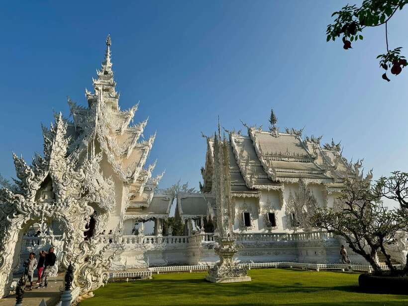 Chiang Rai: 7 Popular Highlights – FREE Lunch Buffet - Wat Rong Khun White Temple, the art you walk through