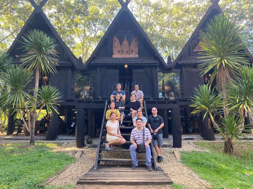 Chiang Rai: City Highlights One-Day Tour with Thai Lunch - Wat Rong Suea Ten (Blue Temple) and Baan Dam Museum: fast art, strong variety