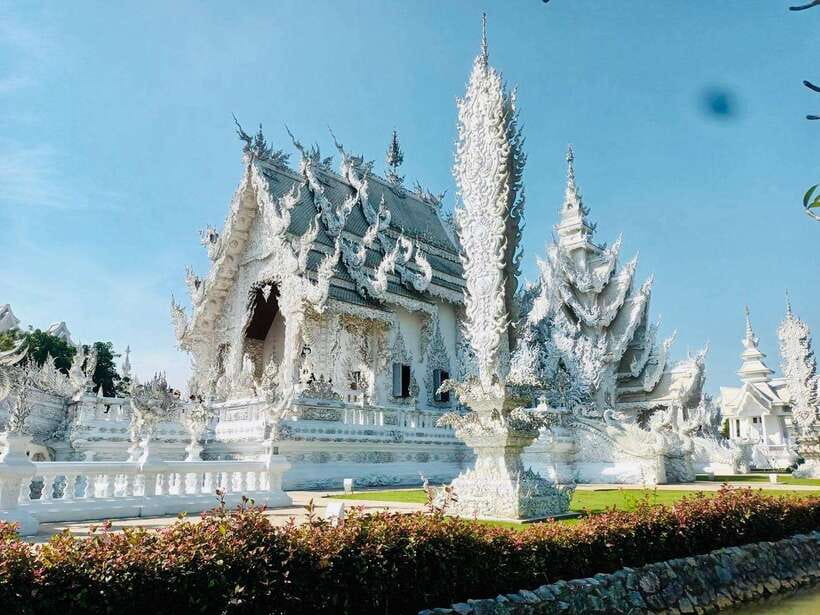 Chiang Rai: Excursion White, Blue,Red Temples & Lalitta Café - Guides, Group Size, and the Pace Reality Check