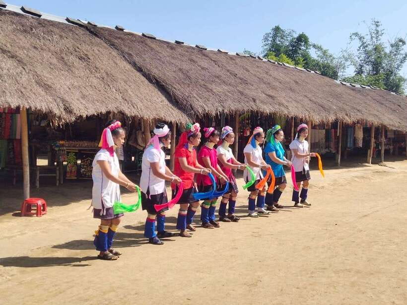 Chiang Rai: Guided Highlights Guided Tour with Buffet Lunch - Long Neck Karen Village: culture you should approach thoughtfully