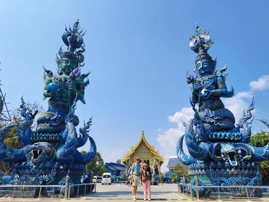 Chiang Rai:[ Half Day ] Private Bespoke Sightseeing - Wat Rong Khun, Wat Rong Suea Ten, and Huay Pla Kang: Modern temple art with a guide’s eye