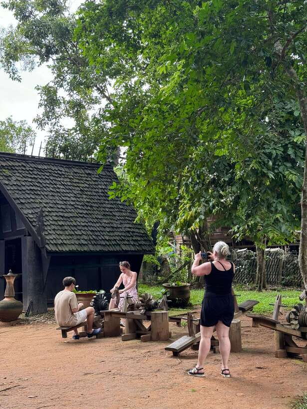 Chiang Rai: Iconic Temples & 7 Major Sites—River View Buffet - Choui Fong Tea Plantation: a break from temples, with a real taste