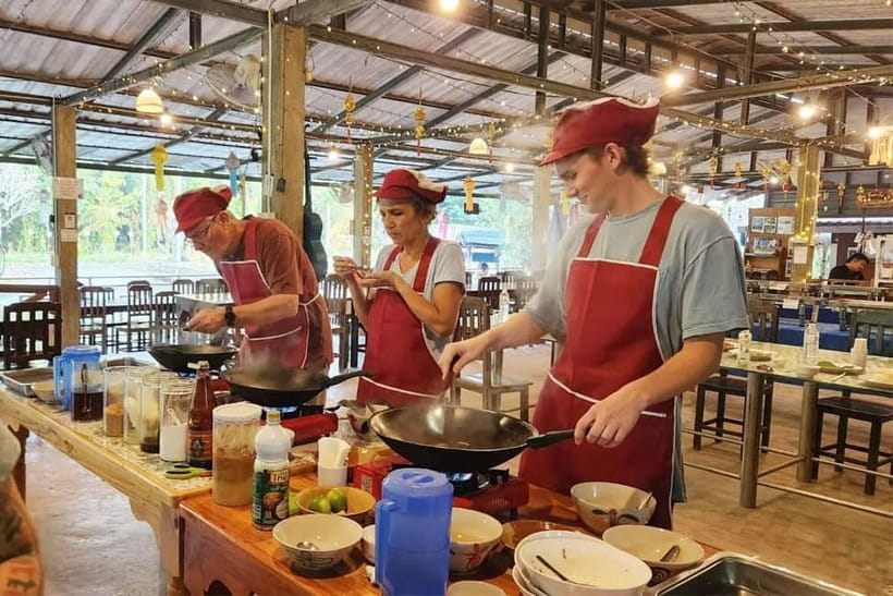 Chiang Rai:Lanna Home Cooking Class at Give Green Farm House - Market time: where your flavor education starts