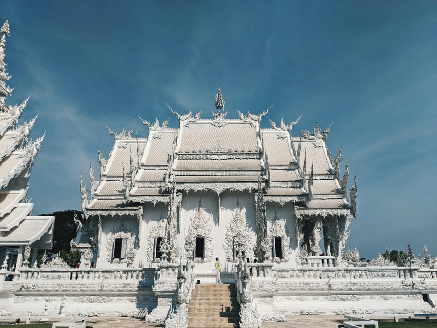 Chiang Rai: Private 1 Day Temple Tour - Wat Rong Suea Ten and Huay Pla Kang: two temple stops with different moods
