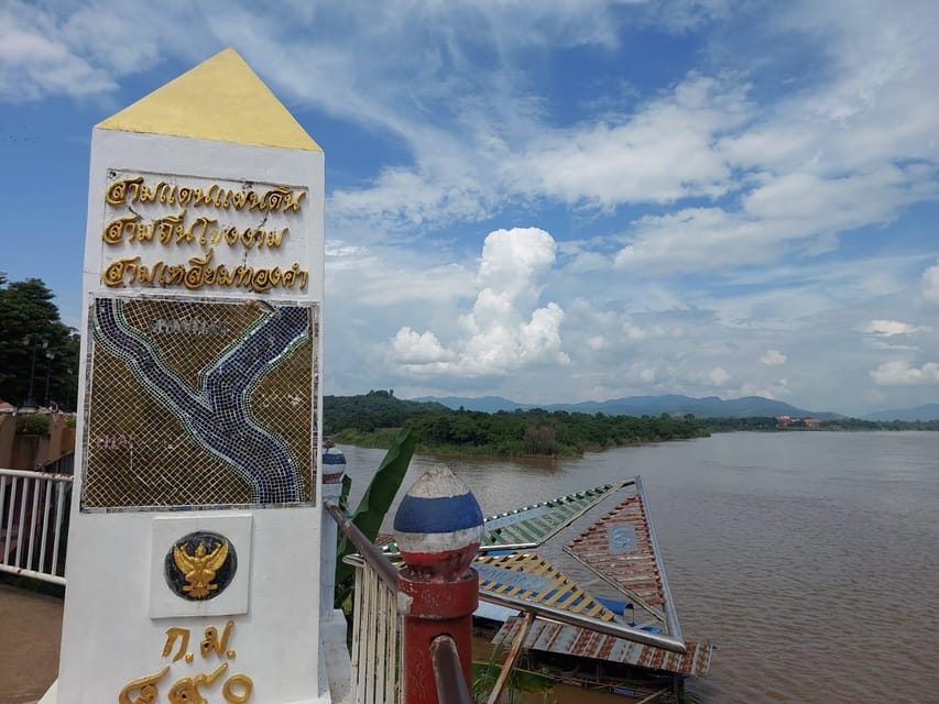 Chiang Rai: Temple Treasures & Popular Sightseeings (Buffet) - Choui Fong Tea Farm: quick tea cultivation and photo time