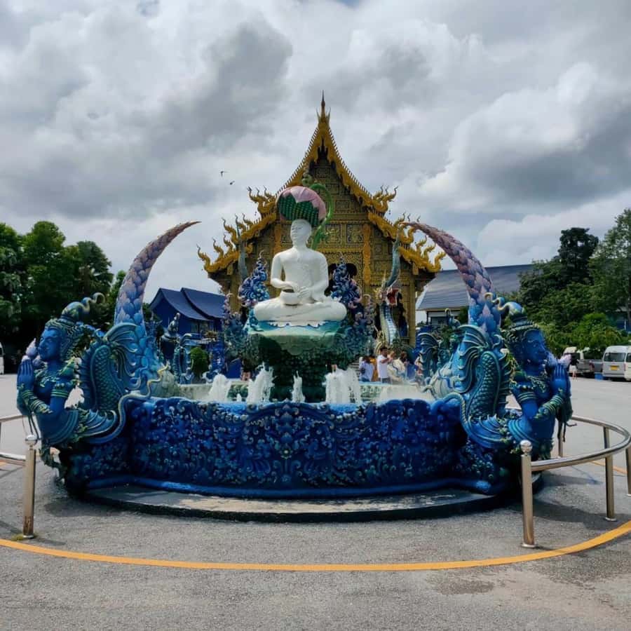 Chiang Rai: Temples Trip with Sang Kaew and Lalitta Cafe - Lunch in Chiang Rai: Refuel Mid-Trip