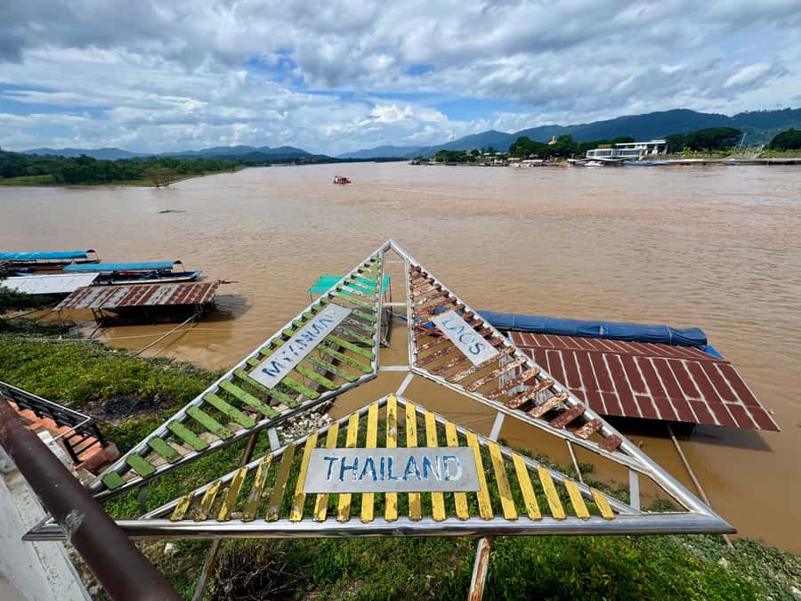 Chiang Rai: The Golden Triangle & MaeKhong Private Boat Trip - Golden Triangle, Mae Khong, and temples: a full day with momentum