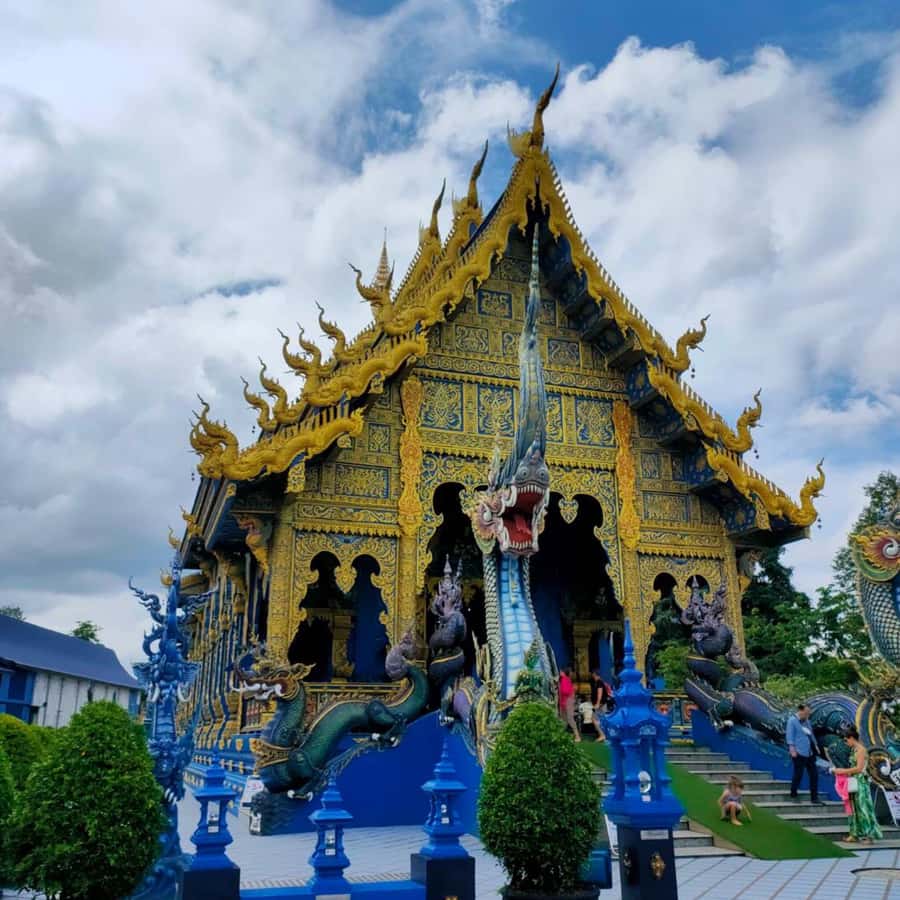 Chiang Rai White & Blue & Huay Pla Kang Temple& Lalitta Cafe - The value of a private Chiang Rai circuit from Chiang Mai