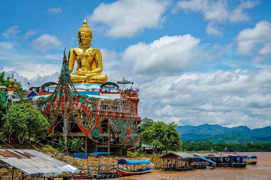 Chiang Rai White Temple and Blue Temple Day Tour - Lunch Break and Your Budget Reality