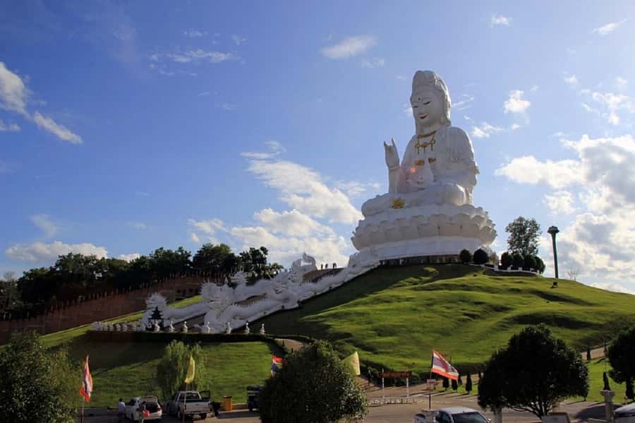 Chiang Rai White Temple and Blue Temple Day Tour - Wat Rong Suea-Ten (Blue Temple): The Calm After the Show