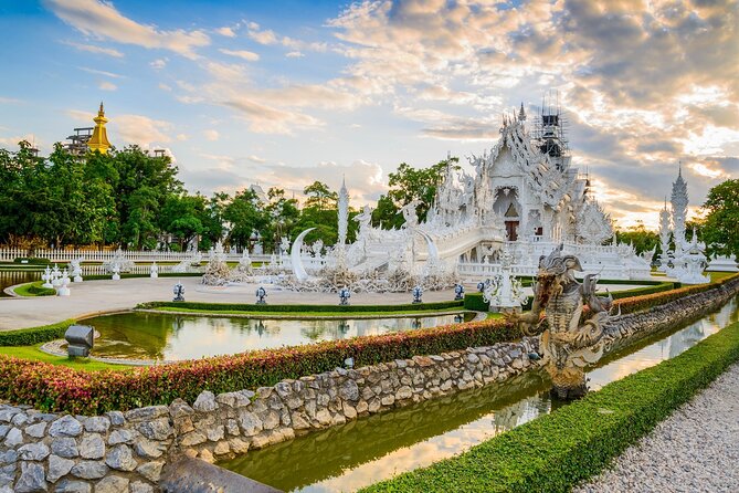 Chiang Rai White Temple, Blue Temple and more from Chiang Mai - Guides: why the right person can make this day better