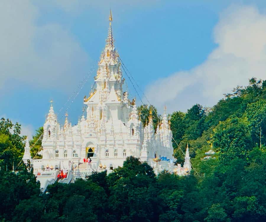 Chiangmai : Rainbow Cave , Unseen Canyon and Lanna temple - Pong castle and the ancient Lanna stupa: architecture with a purpose