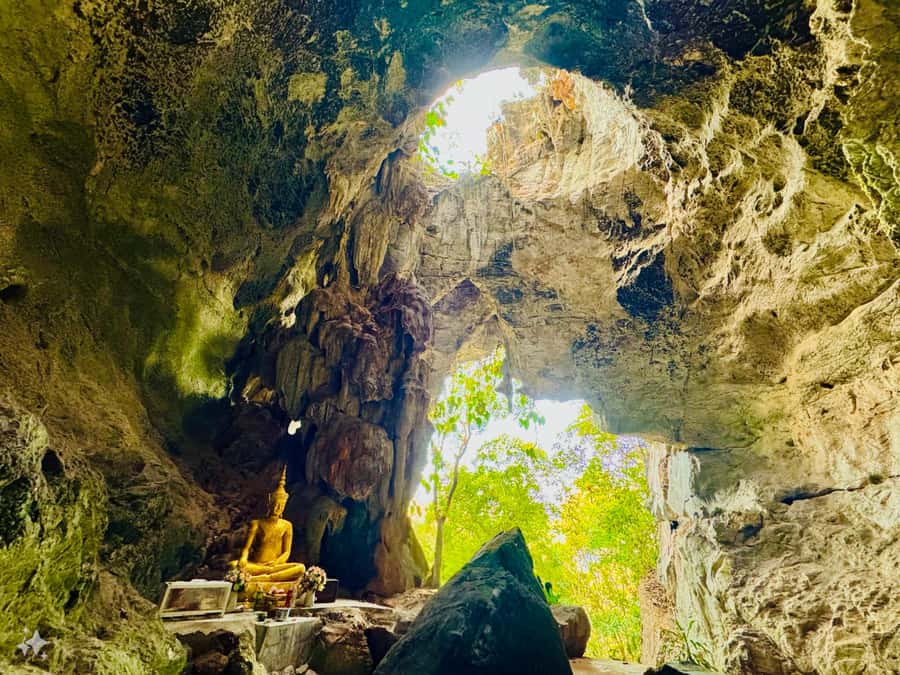 Chiangmai : Rainbow Cave , Unseen Canyon and Lanna temple - Getting picked up in Chiang Mai: smoother than DIY
