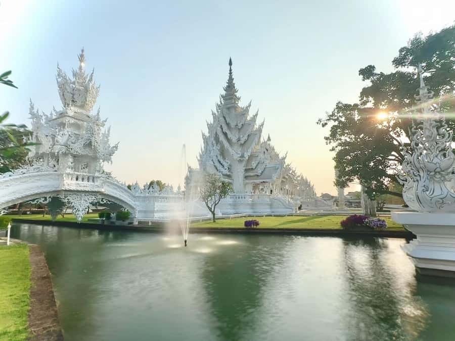 ChiangRai:Full Package!Temples,Long Neck,The Golden Triangle - Thai buffet lunch: fuel for the rest of the day