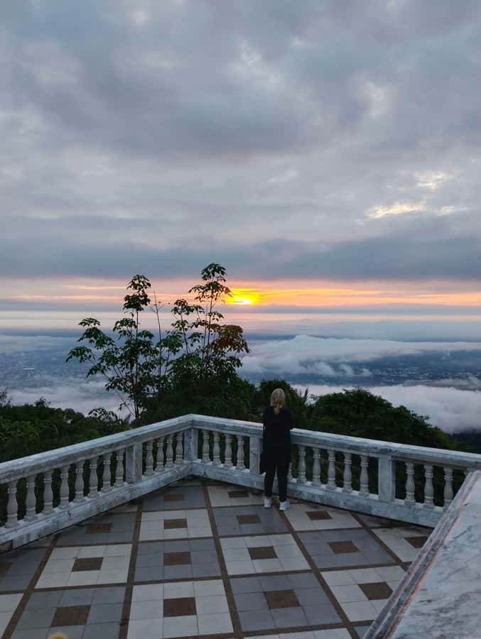 Chingmai Sunrise Hike & Cultural Traditions - Getting to Doi Suthep Before Chiang Mai Wakes Up