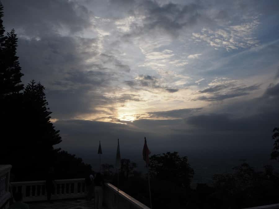 Chingmai Sunrise Hike & Cultural Traditions - Wat Phra That Doi Suthep Sunrise: Temple Views and Early Quiet