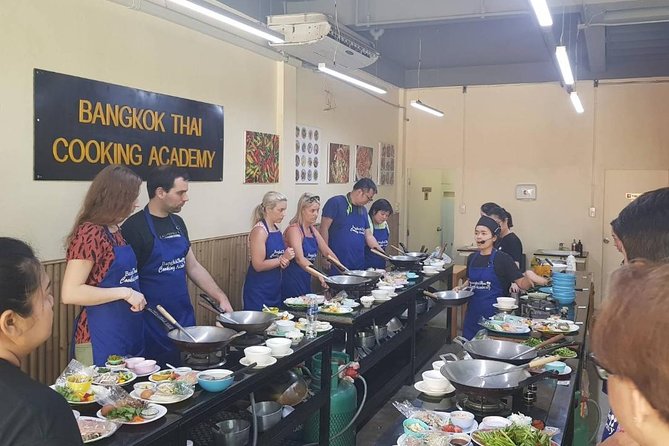 Choose 5 Dishes: Half-Day Cooking Class in Sukhumvit with Market Tour - Soup, salad, noodles, and stir-fry: different skills, same logic