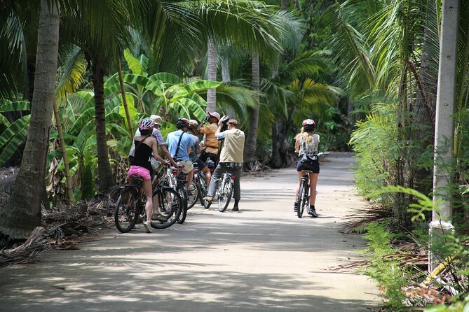 Colors of Damnoen Saduak from Bangkok - Riding the bike along the canal paths