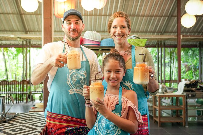 Cooking Class with Organic Farm in Chiang Mai at Mama Noi - Hotel pickup, then the market where good Thai cooking starts