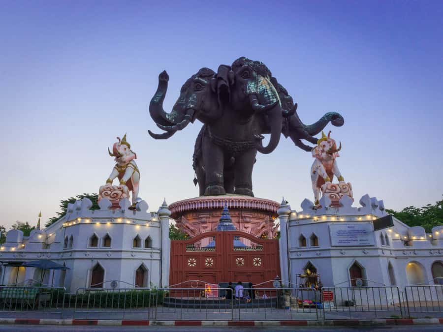 Customize Your Own Bangkok City & Surrounding Provinces Tour - The Driver and Optional Guide: Where the Best Value Happens