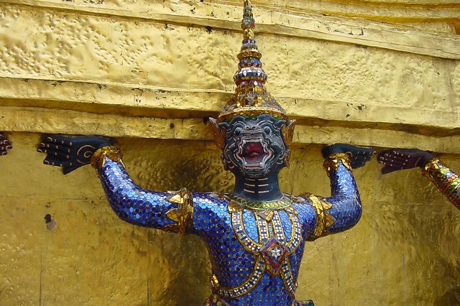Damnern Saduak Floating Market, Grand Palace and Wat Phra Keo Tour from Bangkok - Grand Palace: Siam’s royal stage, built for power and ceremony