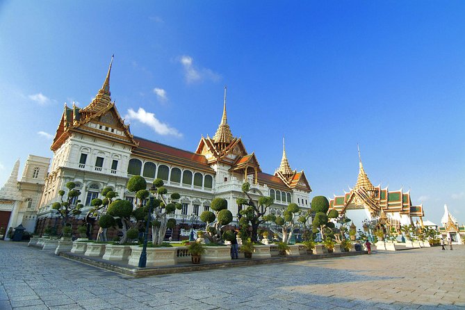 Damnern Saduak Floating Market, Grand Palace and Wat Phra Keo Tour from Bangkok - Wat Phra Kaew (Temple of the Emerald Buddha): the most sacred vibe in Thailand