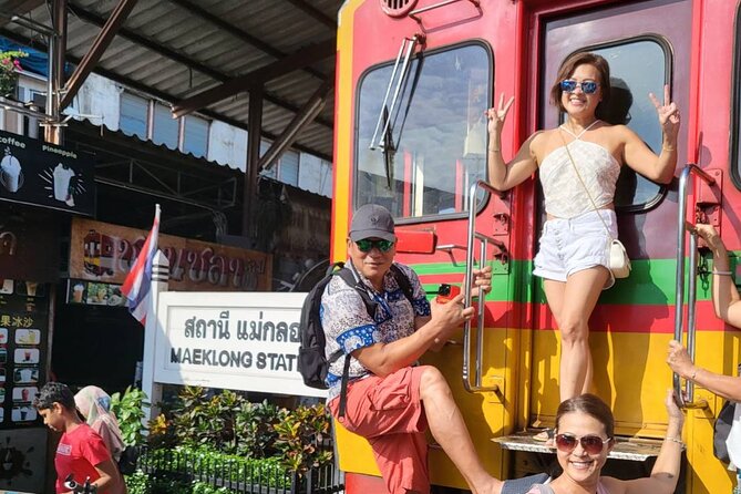 Damnoen Saduak Floating Market and Maeklong Railway Market Tour - Where the time goes: pickup windows and travel reality from Bangkok