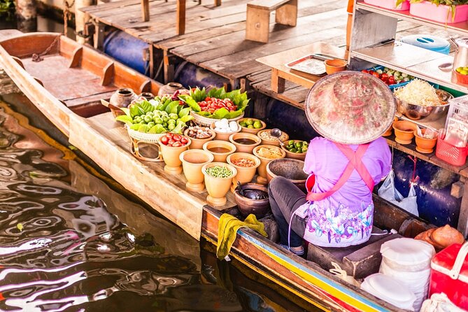 Damnoen Saduak Floating Market and Maeklong Railway Market Tour - Food, shopping, and how to not overpay for souvenirs
