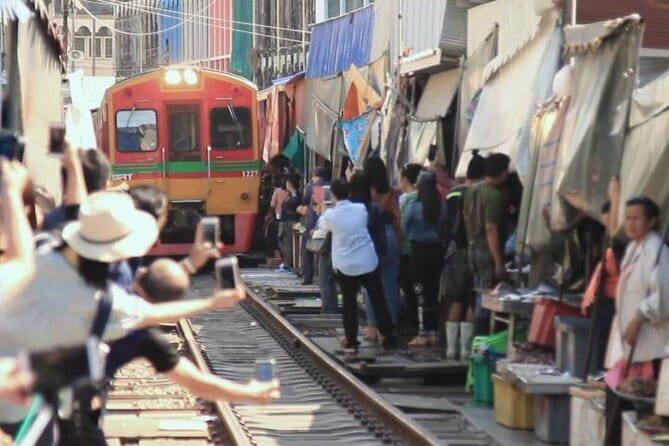 Damnoen Saduak Floating Market & Railway Market Tour from Bangkok - Train Umbrella Market, Right When the Action Starts