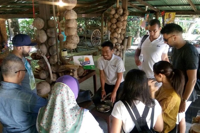 Damnoen Saduak Floating Market Small Group Tour - Stop 1: Damnoen Saduak Floating Market, What You’ll Actually See