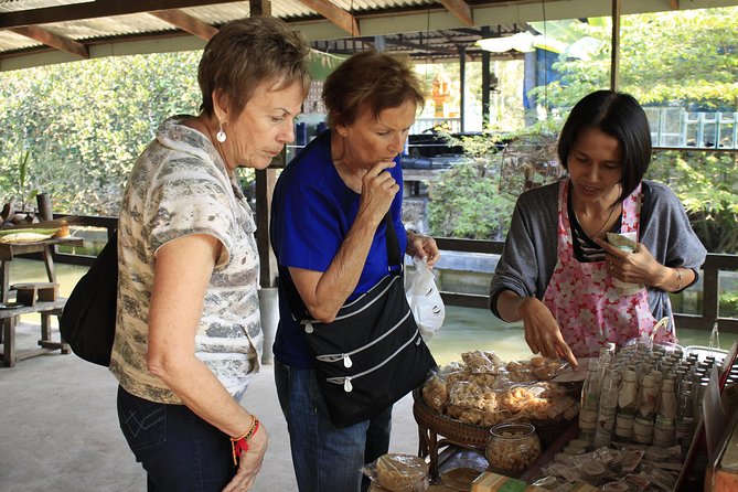 Damnoen Saduak Floating Market Small Group Tour - Extra Stops That Make It More Than a Shopping Ride
