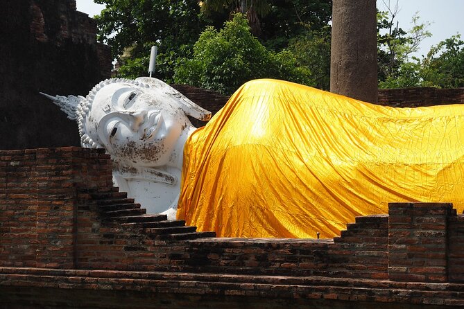 Definitive tour of 4 ancient capitals Ayutthaya ruins in Japanese - Wat Mahathat and Wat Chaiwattanaram: the tree roots and the Angkor-style tower
