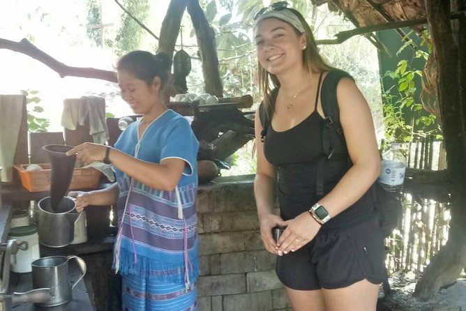 Doi Inthanon Private Tour with Trek & Lunch from Chiang Mai - Pha Dok Seaw Waterfall hike: what to expect from the 2-hour trek