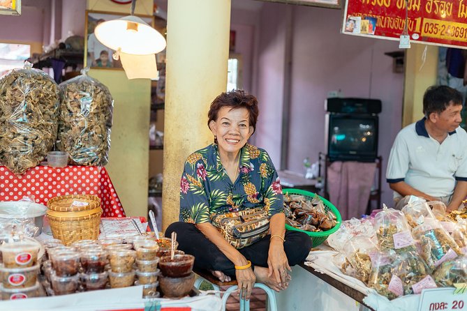 Drinks & Bites in Bangkok Private Tour - Phetchaburi 7 Alley Stop 5: Cold Drink Reset and What to Eat Next