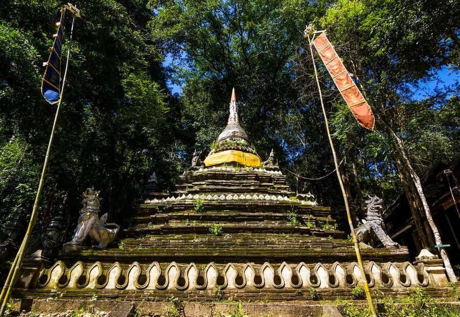 Early morning Doi Suthep with monk chanting and alms - FAQ