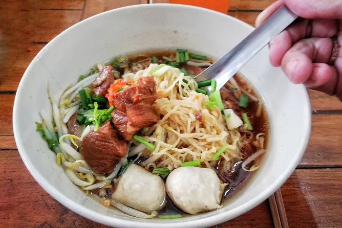Eat Like a Local Food Tour in Hua Hin - Stop 2: Street food tasting, quick bites with real local energy