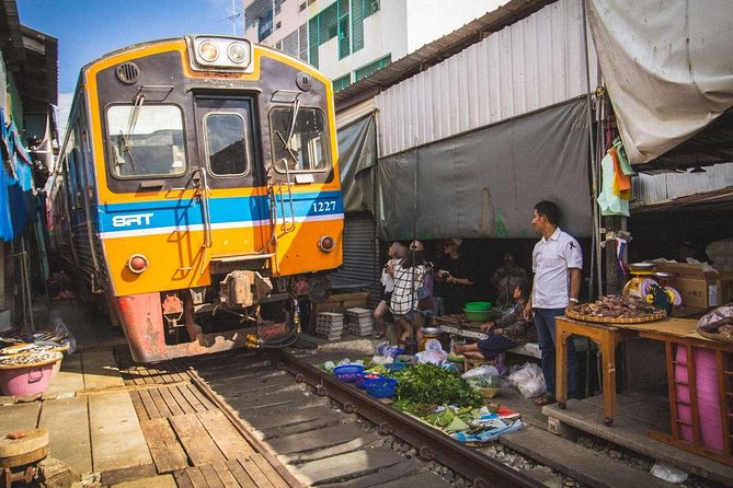 Famous Markets Tour: Maeklong Railway & Damnoen Saduak Floating - What to Expect When You Arrive and How the Day Ends