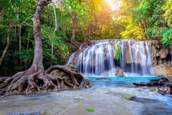Floating and Railway Market (Optional Waterfall): Private Tour - Stop at Damnoen Saduak: the floating market by motorboat
