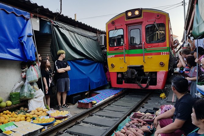 Floating Market Damnoen Saduak and Meklong Railway Market: Half Day Tour - Food, snacks, and the guide touches that change the day
